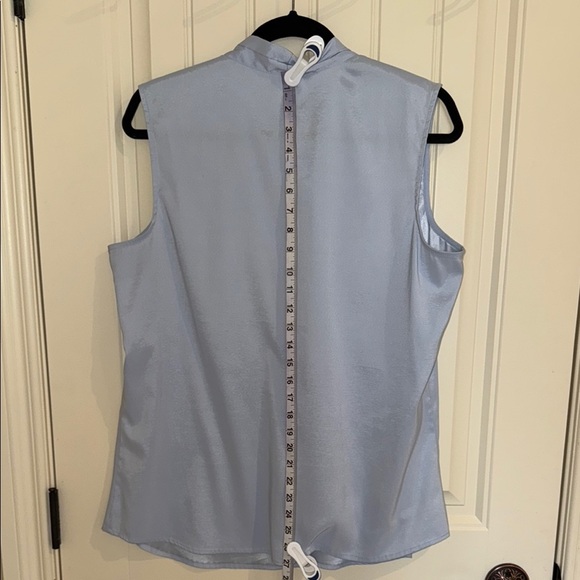 Le Chateau Blue Sleeveless Relaxed Blouse with Front Pleat - Picture 4 of 9
